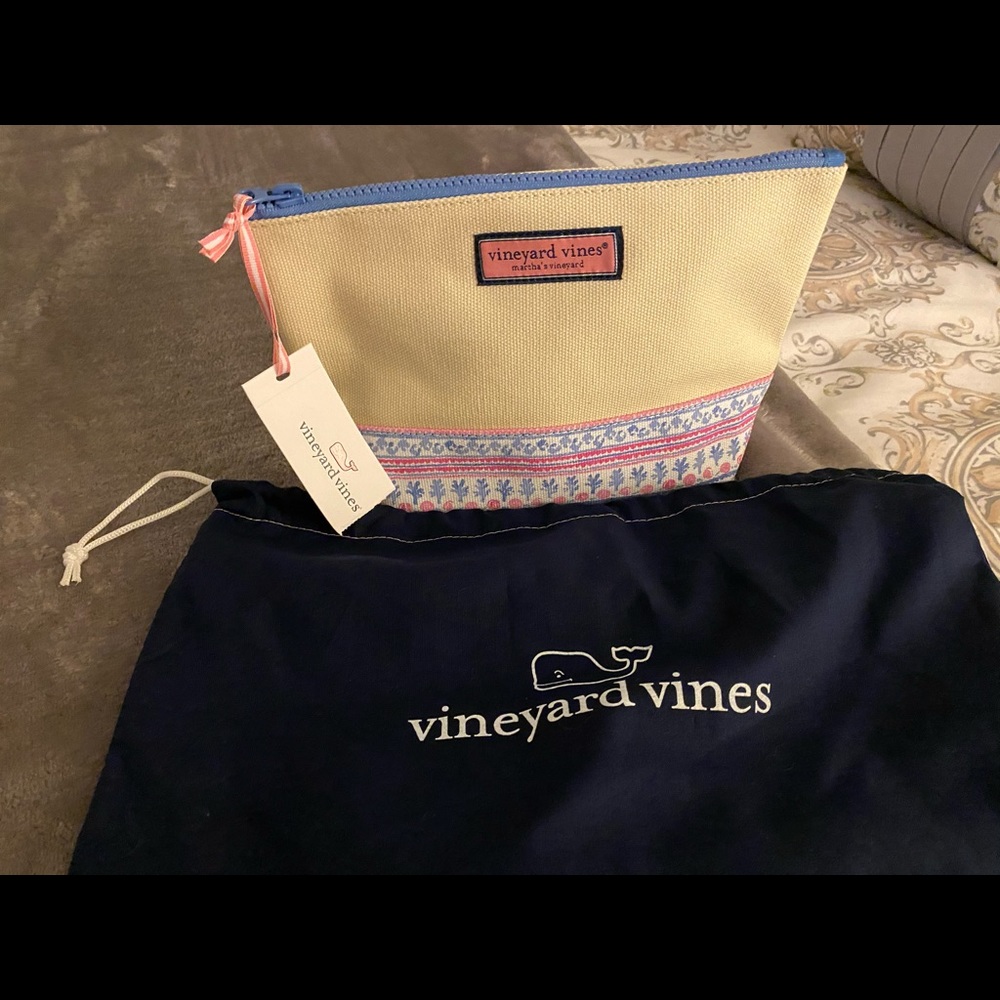 New with tags! Vineyard Vines makeup/travel case
